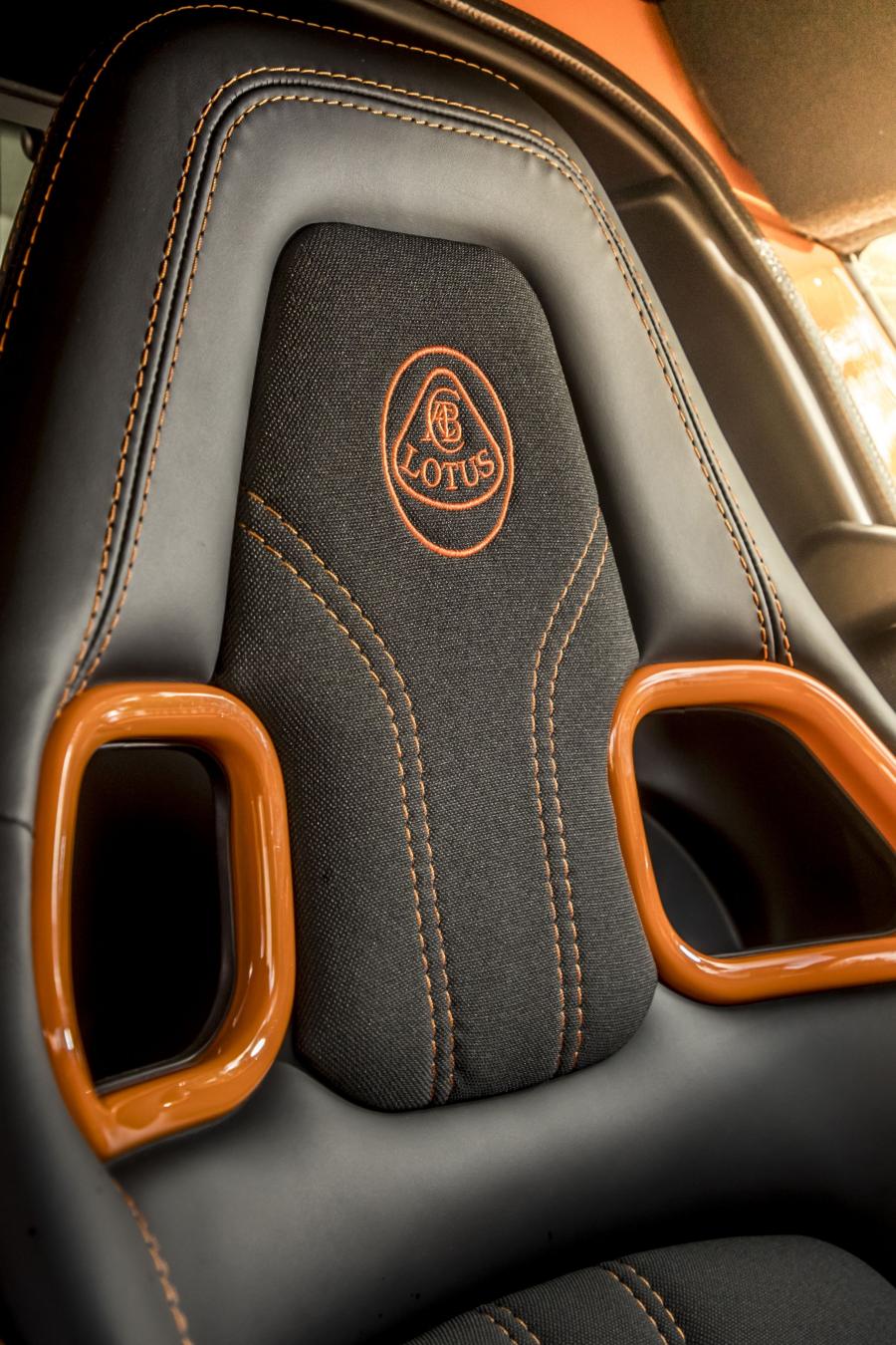 Детали интерьера Lotus Exige Sport 350 2019 года  (WW) (фото 16 из 23)